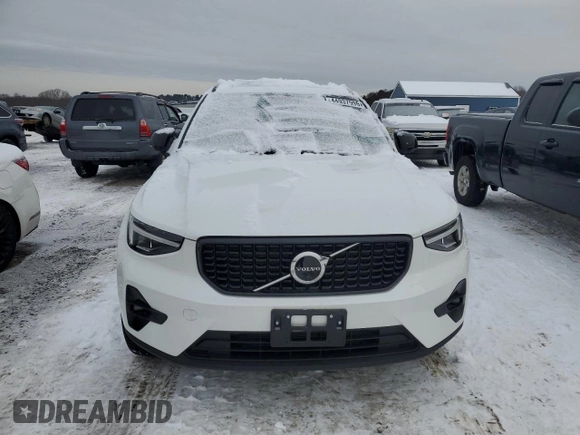 2023 Volvo XC40 Plus Dark Theme с VIN YV4L12UW2P2083723, выставлен на аукционе Copart как лот 44937995 с пробегом 8 488 миль миль и Списание • Salvage title. История ставок и продаж доступна на DreamBid. Изображение 5.