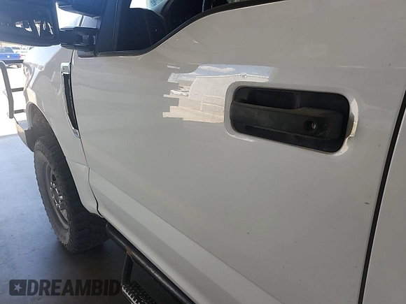 2019 Ford F-250 XL with VIN 1FT7W2B65KEE40165, listed as a IAAI auction lot 42727924 with 182,010 mi miles and . Bid and sale history available at DreamBid. Image 4.