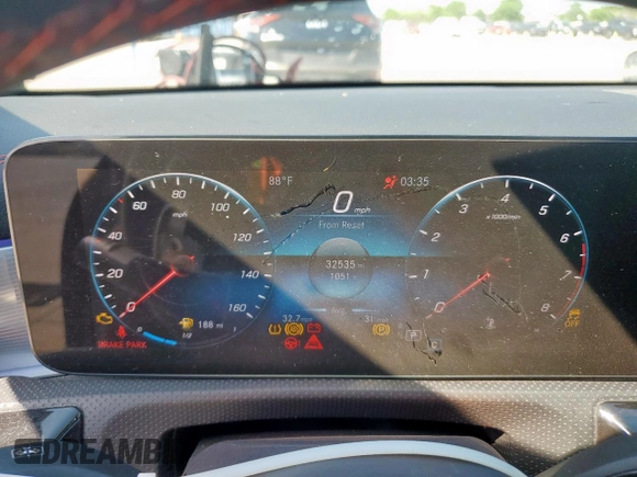 2022 Mercedes-Benz CLA 250 z VIN W1K5J4GB2NN314041, wystawiony jako Copart lot #52886425 z przebiegiem 32 535 mil mil oraz Szkoda całkowita • Salvage title. Historia ofert i sprzedaży dostępna na DreamBid. Obrazek 9.