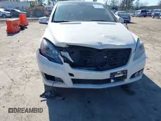 2011 Mercedes-Benz R R 350 with VIN 4JGCB6FE5BA118387, listed as a IAAI auction lot 41434219 with 203,428 mi miles. Bid and sale history available at carsss.com. Image 6.