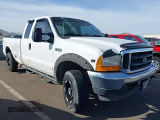 2001 Ford Super Duty F-250 XL with VIN 1FTNX21S61EB04767, listed as a IAAI auction lot 41555822 with 227,951 mi miles. Bid and sale history available at carsss.com. Image 1.