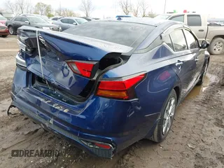 2019 Nissan Altima S with VIN 1N4BL4BV0KC159821, listed as a IAAI auction lot 41989875 with 129,026 mi miles and . Bid and sale history available at carsss.com. Image 4.