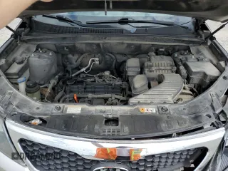 2013 Kia Sorento LX z VIN 5XYKT3A63DG400462, wystawiony jako Copart lot #57388925 z przebiegiem 304 354 mil mil oraz Szkoda całkowita • Salvage title. Historia ofert i sprzedaży dostępna na DreamBid. Obrazek 12.