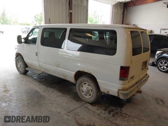 2010 Ford Econoline Passenger XL z VIN 1FBNE3BLXADA34381, wystawiony jako IAAI lot #42360257 z przebiegiem 211 639 mil mil oraz . Historia ofert i sprzedaży dostępna na DreamBid. Obrazek 3.