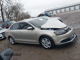 2013 Volkswagen Jetta Sedan SE with VIN 3VWDP7AJ6DM282450, listed as a IAAI auction lot 41729871 with 155,328 mi miles. Bid and sale history available at carsss.com. Image 14.