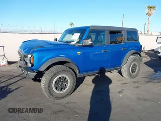 2022 Ford Bronco z VIN 1FMEE5DPXNLB37346, wystawiony jako IAAI lot #41346731 z przebiegiem 20 709 mil mil oraz . Historia ofert i sprzedaży dostępna na DreamBid. Obrazek 2.