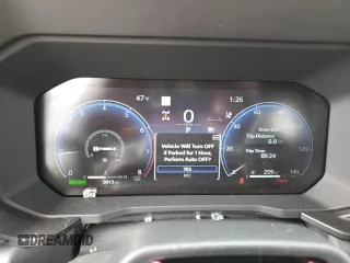 2024 Toyota Land Cruiser z VIN JTEABFAJ8RK010961, wystawiony jako Copart lot #45733885 z przebiegiem 3 013 mil mil oraz Szkoda całkowita • Salvage title. Historia ofert i sprzedaży dostępna na DreamBid. Obrazek 9.