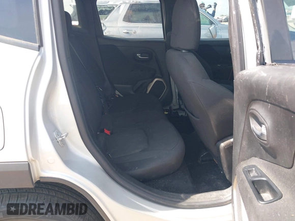 2015 Jeep Renegade Latitude with VIN ZACCJABH0FPB65461, listed as a IAAI auction lot 39756561 with 132,135 mi miles. Bid and sale history available at carsss.com. Image 8.