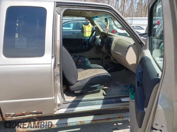 2003 Ford Ranger XL Fleet with VIN 1FTZR45EX3TA42560, listed as a IAAI auction lot 42043472 with 106,051 mi miles and . Bid and sale history available at carsss.com. Image 5.