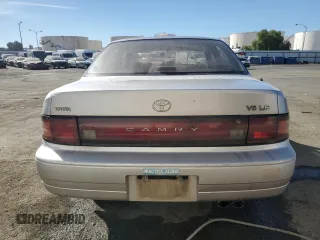 1994 Toyota Camry LE z VIN JT2GK12EXR0070117, wystawiony jako Copart lot #75997244 z przebiegiem 185 759 mil mil oraz Czysty tytuł • Clean title. Historia ofert i sprzedaży dostępna na DreamBid. Obrazek 6.