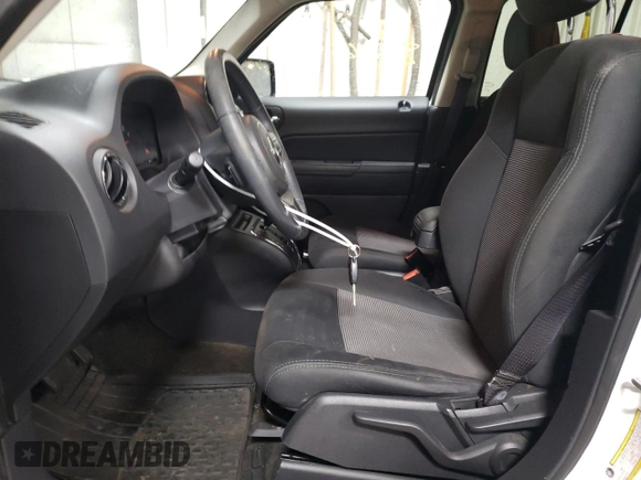 2013 Jeep Patriot Latitude with VIN 1C4NJPFA0DD250364, listed as a Copart auction lot 86316314 with 68,686 mi miles and Salvage Title. Bid and sale history available at carsss.com. Image 7.