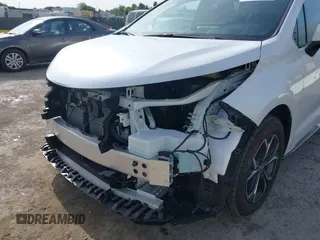 2025 Toyota Sienna Platinum z VIN 5TDESKFC0SS168394, wystawiony jako IAAI lot #42110535 z przebiegiem 7 905 mil mil oraz . Historia ofert i sprzedaży dostępna na DreamBid. Obrazek 18.