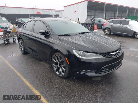 2015 Chrysler 200 S with VIN 1C3CCCBG5FN644092, listed as a IAAI auction lot 40822108 with 94,400 mi miles. Bid and sale history available at carsss.com. Image 1.