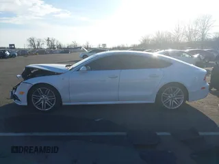 2017 Audi A7 Premium Plus с VIN WAUW2AFC6HN025573, выставлен на аукционе IAAI как лот 41479846 с пробегом 82 573 миль миль и . История ставок и продаж доступна на DreamBid. Изображение 14.