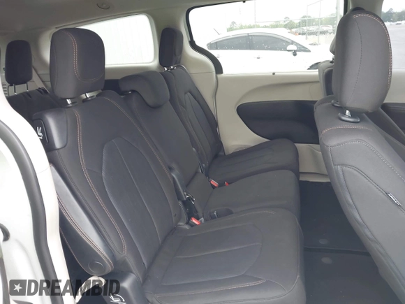 2020 Chrysler Pacifica Touring with VIN 2C4RC1FG4LR135808, listed as a IAAI auction lot 41932205 with 152,073 mi miles and . Bid and sale history available at DreamBid. Image 8.