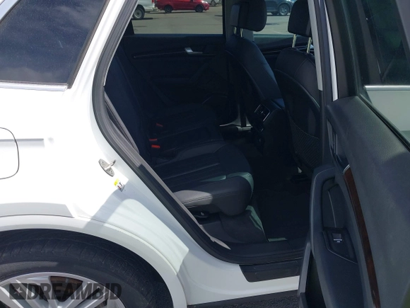 2018 Audi Q5 Premium Plus z VIN WA1BNAFY0J2239383, wystawiony jako IAAI lot #42384069 z przebiegiem 44 069 mil mil oraz . Historia ofert i sprzedaży dostępna na DreamBid. Obrazek 8.