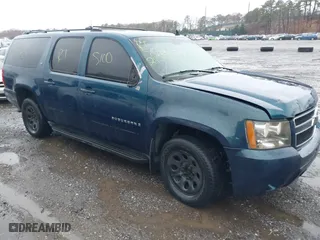 2007 Chevrolet Suburban LTZ with VIN 3GNFC16087G164902, listed as a IAAI auction lot 40918783 with 999,999 mi miles. Bid and sale history available at carsss.com. Image 1.