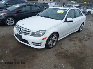 2013 Mercedes-Benz C 300 Sport z VIN WDDGF8AB3DR269791, wystawiony jako IAAI lot #41868133 z przebiegiem 140 336 mil mil oraz . Historia ofert i sprzedaży dostępna na DreamBid. Obrazek 6.