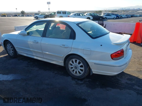 2002 Hyundai Sonata GLS with VIN KMHWF35H72A678701, listed as a IAAI auction lot 41335017 with 196,926 mi miles. Bid and sale history available at carsss.com. Image 3.