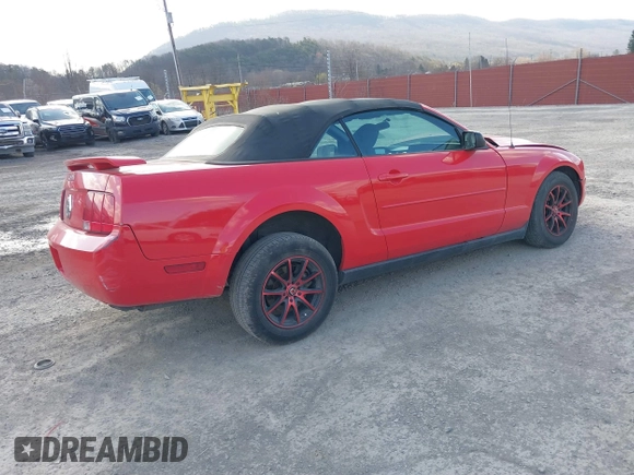 2007 Ford Mustang Deluxe with VIN 1ZVFT84N575328014, listed as a IAAI auction lot 41868433 with 110,680 mi miles and . Bid and sale history available at carsss.com. Image 4.