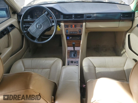 1990 Mercedes-Benz 300 E z VIN WDBEA30D8LB117873, wystawiony jako Copart lot #50346635 z przebiegiem 171 434 mil mil oraz Czysty tytuł • Clean title. Historia ofert i sprzedaży dostępna na DreamBid. Obrazek 8.