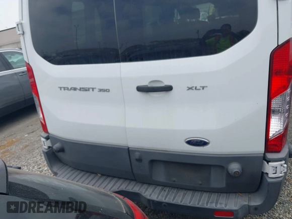 2017 Ford Transit XL z VIN 1FBZX2YM1HKA98823, wystawiony jako IAAI lot #42066291 z przebiegiem 100 011 mil mil oraz . Historia ofert i sprzedaży dostępna na DreamBid. Obrazek 17.