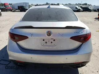 2018 Alfa Romeo Giulia Ti Sport with VIN ZARFAECN8J7568961, listed as a Copart auction lot 40766043 with 24,794 mi miles. Bid and sale history available at carsss.com. Image 6.