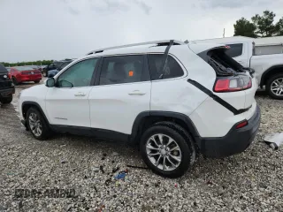 2019 Jeep Cherokee Latitude Plus with VIN 1C4PJLLB0KD333207, listed as a Copart auction lot 60720725 with 67,826 mi miles and Salvage title. Bid and sale history available at DreamBid. Image 2.