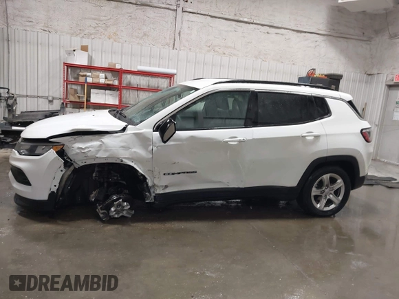 2023 Jeep Compass Latitude z VIN 3C4NJDBN5PT502051, wystawiony jako IAAI lot #41484427 z przebiegiem 17 916 mil mil oraz . Historia ofert i sprzedaży dostępna na DreamBid. Obrazek 15.