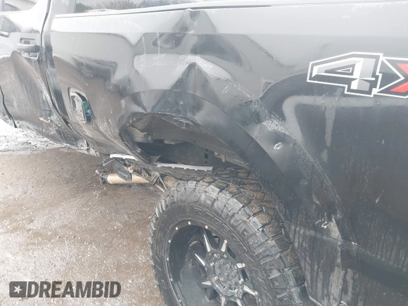 2017 Ford Super Duty F-250 SRW Lariat with VIN 1FT7W2BT4HEC20207, listed as a IAAI auction lot 41358821 with 152,195 mi miles. Bid and sale history available at carsss.com. Image 6.