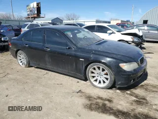 2006 BMW 7 Series 750i z VIN WBAHL83536DT05393, wystawiony jako Copart lot #45846905 z przebiegiem 118 874 mil mil oraz Czysty tytuł • Clean title. Historia ofert i sprzedaży dostępna na DreamBid. Obrazek 4.