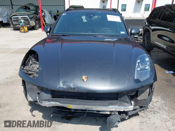 2018 Porsche Macan GTS z VIN WP1AG2A54JLB62881, wystawiony jako IAAI lot #42027419 z przebiegiem 91 876 mil mil oraz . Historia ofert i sprzedaży dostępna na DreamBid. Obrazek 13.