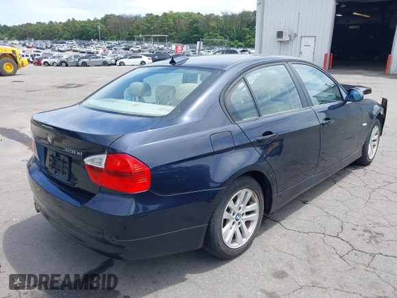 2007 BMW 3 Series 328xi z VIN WBAVC93577KX52072, wystawiony jako IAAI lot #42615912 z przebiegiem 138 000 mil mil oraz . Historia ofert i sprzedaży dostępna na DreamBid. Obrazek 4.