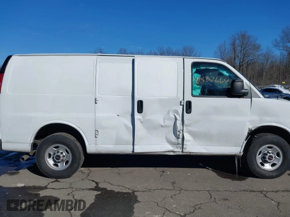 2022 GMC Savana Cargo Van with VIN 1GTW7AFP0N1140082, listed as a IAAI auction lot 41532664 with 51,991 mi miles. Bid and sale history available at carsss.com. Image 13.