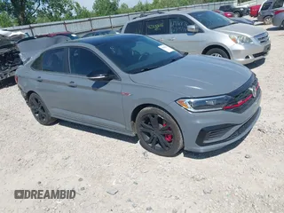 2020 Volkswagen Jetta GLI S z VIN 3VW6T7BU3LM078801, wystawiony jako IAAI lot #42290267 z przebiegiem 60 535 mil mil oraz . Historia ofert i sprzedaży dostępna na DreamBid. Obrazek 1.