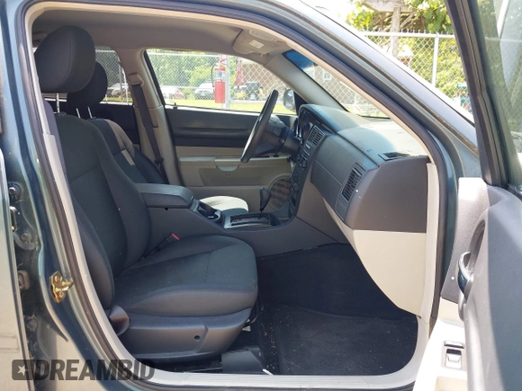 2005 Dodge Magnum z VIN 2D4FV48T35H624544, wystawiony jako IAAI lot #42405272 z przebiegiem 245 529 mil mil oraz . Historia ofert i sprzedaży dostępna na DreamBid. Obrazek 5.