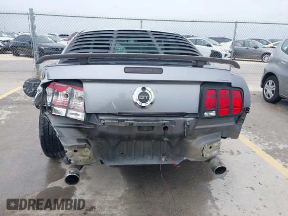 2006 Ford Mustang GT Deluxe z VIN 1ZVHT82H065132924, wystawiony jako IAAI lot #42402048 z przebiegiem 146 526 mil mil oraz . Historia ofert i sprzedaży dostępna na DreamBid. Obrazek 6.