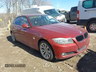 2011 BMW 3 Series 328i xDrive z VIN WBAPK7C59BA821486, wystawiony jako IAAI lot #41688576 z przebiegiem 173 319 mil mil oraz . Historia ofert i sprzedaży dostępna na DreamBid. Obrazek 1.