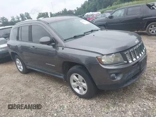 2016 Jeep Compass Latitude z VIN 1C4NJCEA4GD735539, wystawiony jako IAAI lot #42611745 z przebiegiem 102 799 mil mil oraz . Historia ofert i sprzedaży dostępna na DreamBid. Obrazek 1.