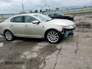 2011 Lincoln MKS z VIN 1LNHL9DR1BG608963, wystawiony jako Copart lot #55390335 z przebiegiem 162 383 mil mil oraz Szkoda całkowita • Salvage title. Historia ofert i sprzedaży dostępna na DreamBid. Obrazek 13.