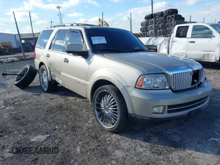 2006 Lincoln Navigator Luxury with VIN 5LMFU28556LJ11069, listed as a IAAI auction lot 41336059 with 117,003 mi miles. Bid and sale history available at carsss.com. Image 1.