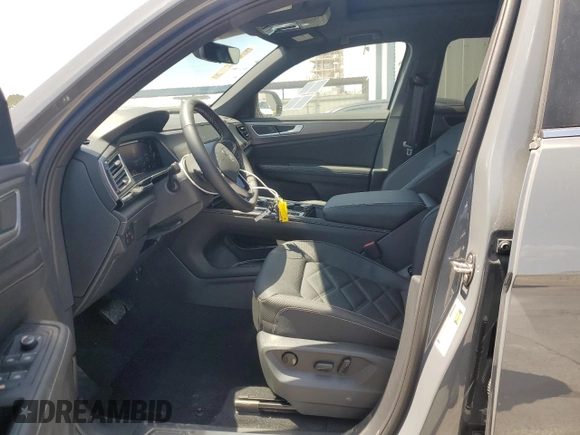 2025 Volkswagen Atlas SE z VIN 1V2KE2CA4SC203130, wystawiony jako Copart lot #54195835 z przebiegiem 20 mil mil oraz Szkoda całkowita • Salvage title. Historia ofert i sprzedaży dostępna na DreamBid. Obrazek 7.