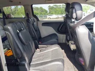 2013 Chrysler Town & Country Touring z VIN 2C4RC1BG5DR742792, wystawiony jako IAAI lot #42005481 z przebiegiem 204 002 mil mil oraz . Historia ofert i sprzedaży dostępna na DreamBid. Obrazek 8.
