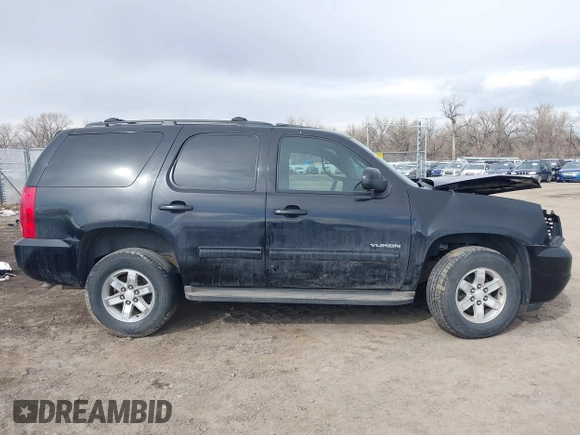 2011 GMC Yukon SLT with VIN 1GKS2CE02BR365229, listed as a IAAI auction lot 41601082 with 203,739 mi miles. Bid and sale history available at carsss.com. Image 13.