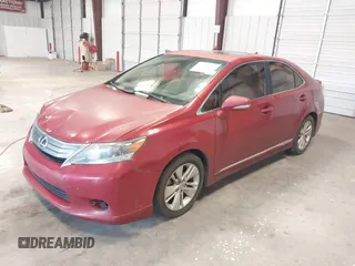 2010 Lexus HS 250h z VIN JTHBB1BAXA2005211, wystawiony jako IAAI lot #41884955 z przebiegiem 214 578 mil mil oraz . Historia ofert i sprzedaży dostępna na DreamBid. Obrazek 2.
