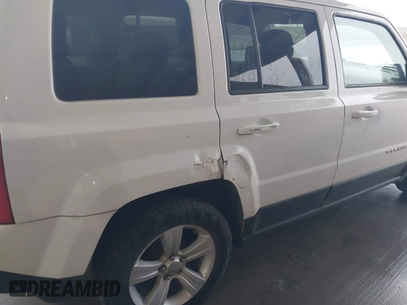 2014 Jeep Patriot Latitude with VIN 1C4NJPFA3ED618523, listed as a IAAI auction lot 41108657 with 124,035 mi miles and . Bid and sale history available at carsss.com. Image 6.