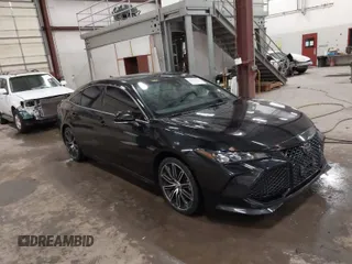 2019 Toyota Avalon XLE with VIN 4T1BZ1FB6KU014330, listed as a IAAI auction lot 41360733 with 67,499 mi miles. Bid and sale history available at carsss.com. Image 1.