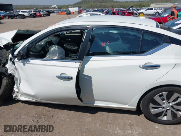 2020 Nissan Altima 2.5 S with VIN 1N4BL4BV7LN319960, listed as a IAAI auction lot 41977717 with 1 mi miles. Bid and sale history available at carsss.com. Image 13.