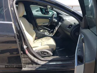 2016 Volvo S60 T5 Drive-E Premier z VIN YV126MFK5G1398229, wystawiony jako IAAI lot #42039229 z przebiegiem 99 604 mil mil oraz . Historia ofert i sprzedaży dostępna na DreamBid. Obrazek 5.