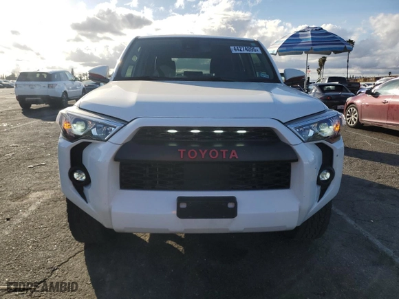2022 Toyota 4Runner SR5 Premium with VIN JTENU5JRXN6059707, listed as a Copart auction lot 44274095 with 21,404 mi miles and Salvage Title. Bid and sale history available at carsss.com. Image 5.